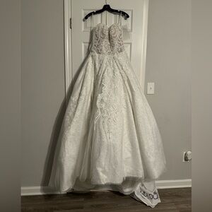 Beautiful Wedding Dress !